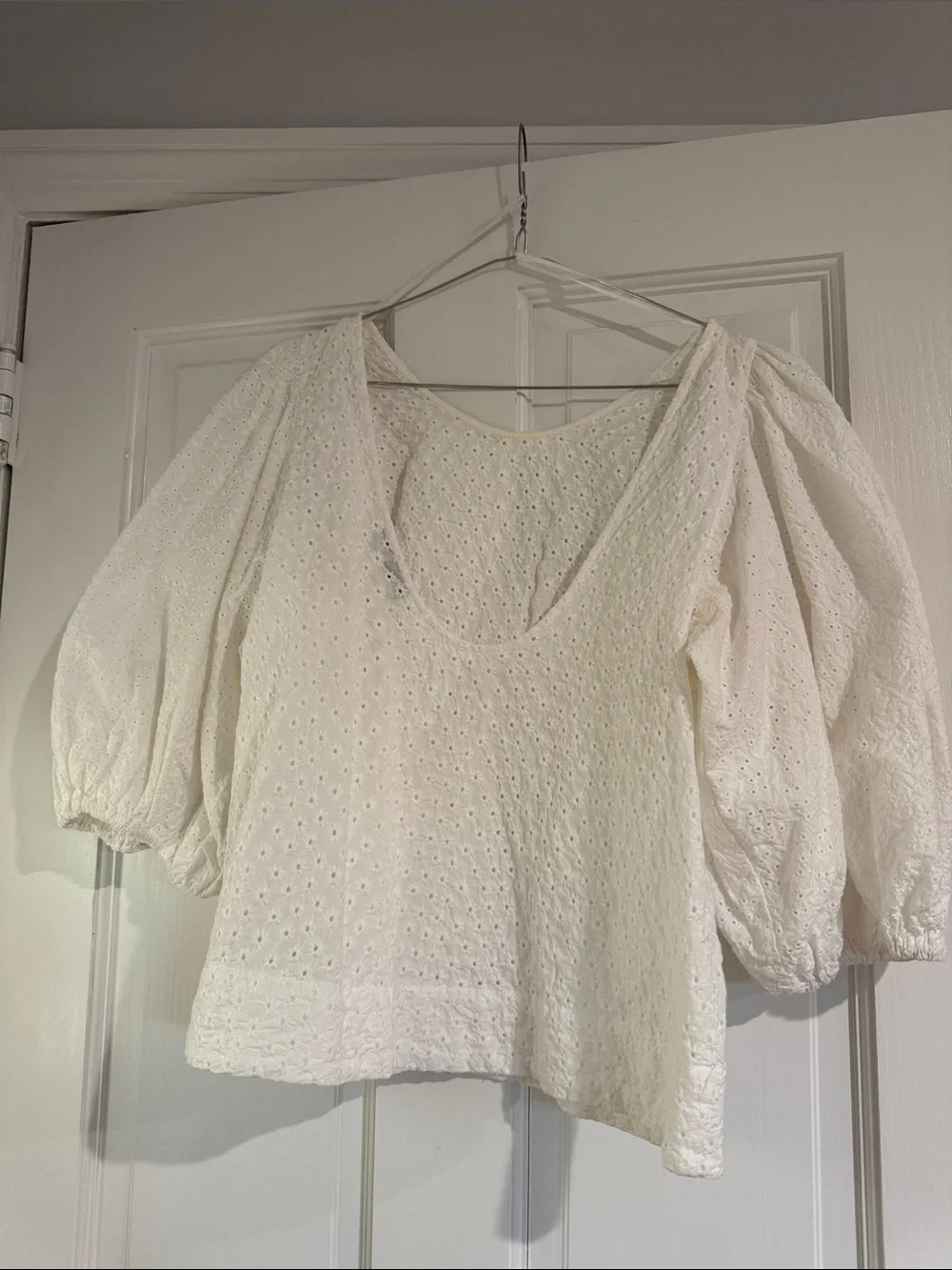 Zara White Eyelet Puff-Sleeve Blouse 100% cotton size Small